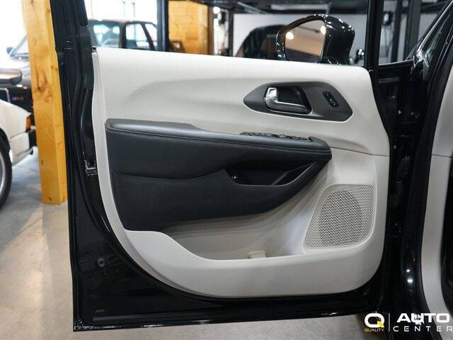 2022 Chrysler Pacifica Hybrid Touring L