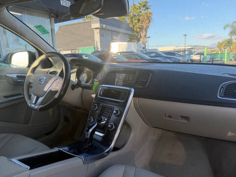 2015 Volvo V60 T5 Drive-E Platinum