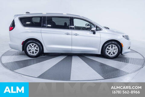 2023 Chrysler Voyager LX