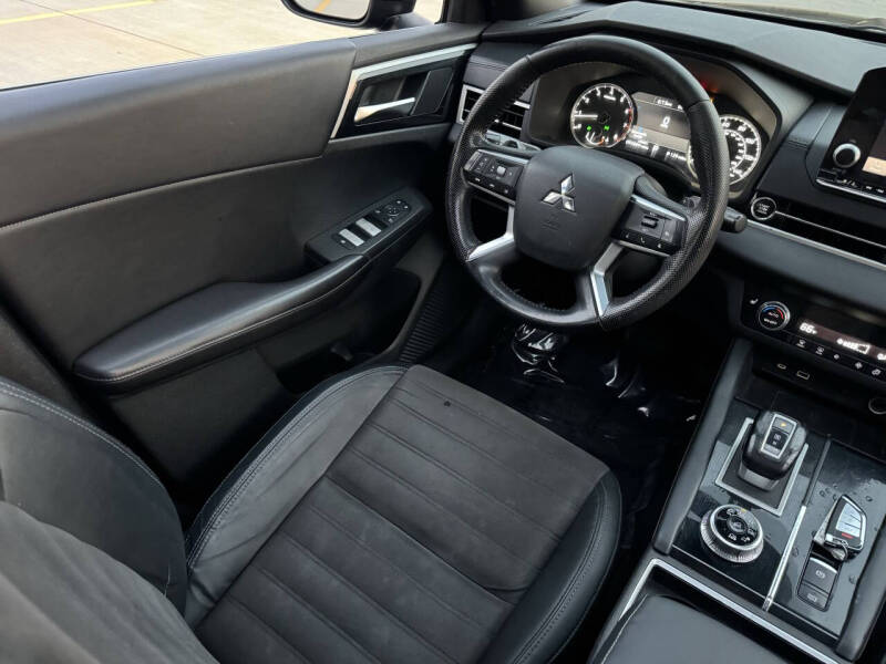 2022 Mitsubishi Outlander Black Edition