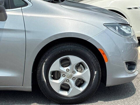 2017 Chrysler Pacifica Hybrid Premium