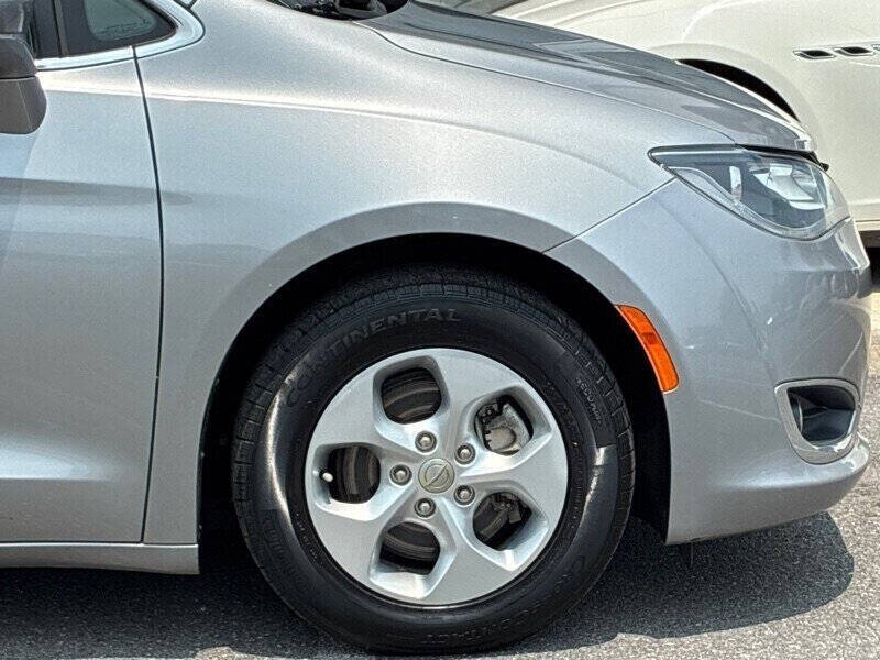 2017 Chrysler Pacifica Hybrid Premium