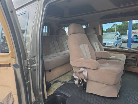 2003 Ford E-Series E-250 SD