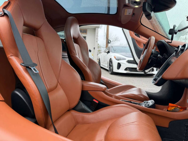 2017 McLaren 570GT