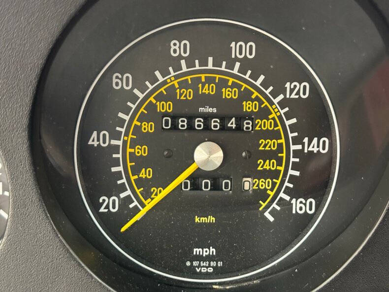 1987 Mercedes-Benz 560-Class 560 SL