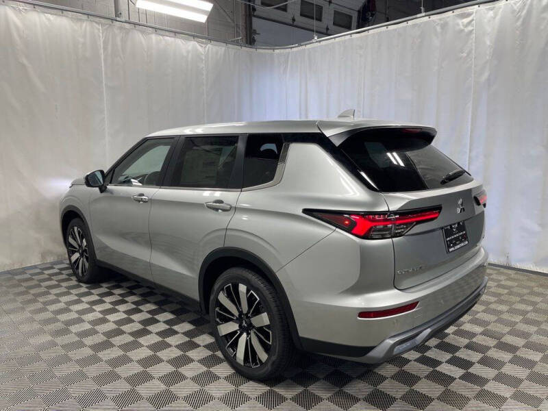 2025 Mitsubishi Outlander SE