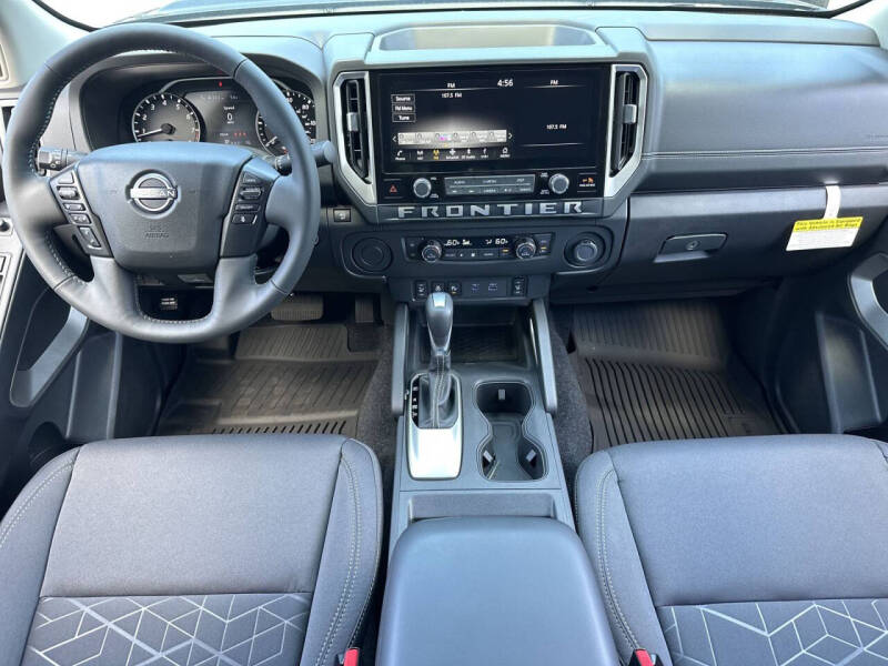 2025 Nissan Frontier SV
