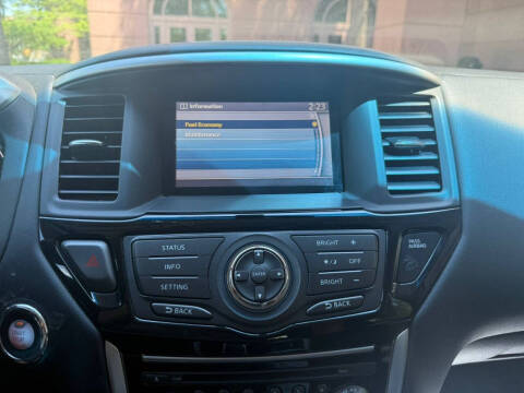 2016 Nissan Pathfinder SV