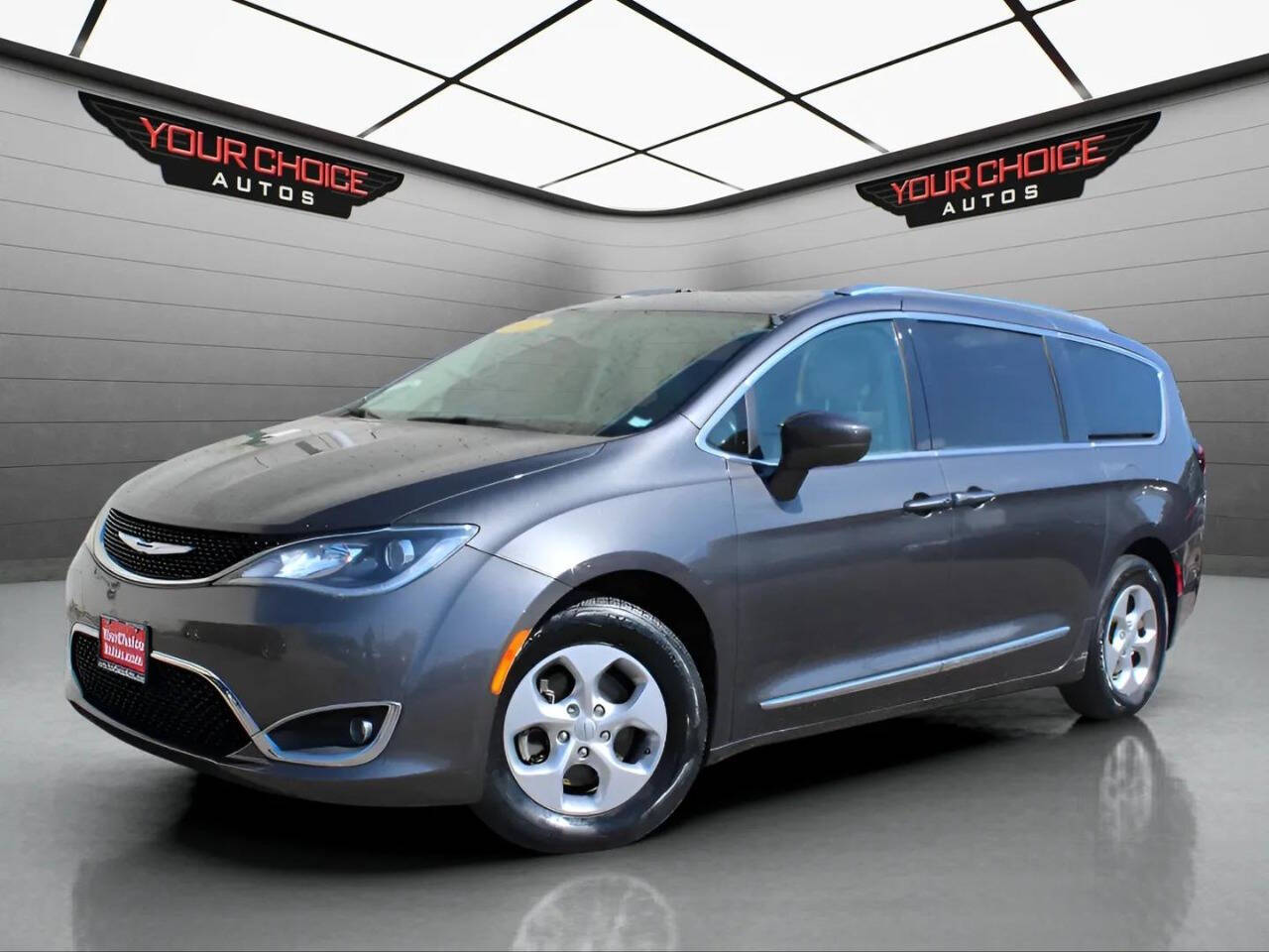 2017 Chrysler Pacifica Touring L Plus 4dr Mini Van's photo