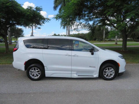 2024 Chrysler Pacifica Touring L