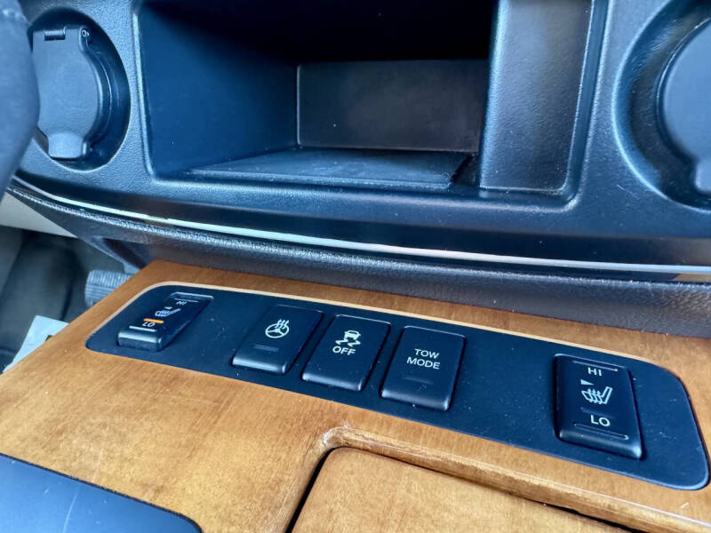 2014 Nissan Armada Platinum