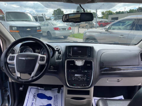 2016 Chrysler Town and Country Touring