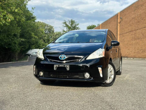 2013 Toyota Prius v Three