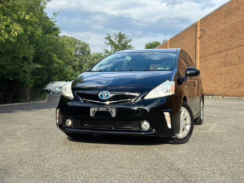 2013 Toyota Prius v Three