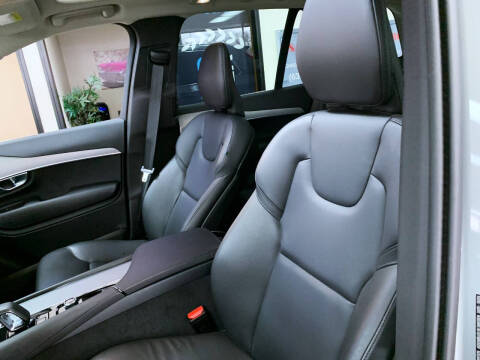 2025 Volvo XC90 B5 Core Bright Theme