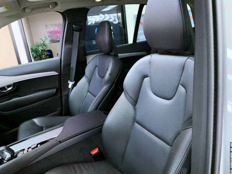 2025 Volvo XC90 B5 Core Bright Theme