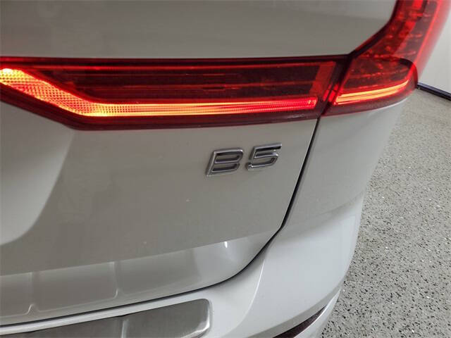 2023 Volvo XC60 B5 Plus Bright Theme