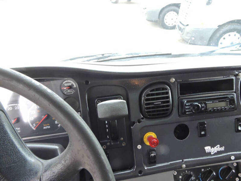 2012 Freightliner M2 106