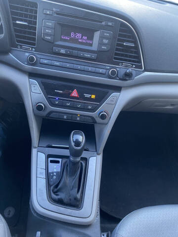 2018 Hyundai Elantra SE