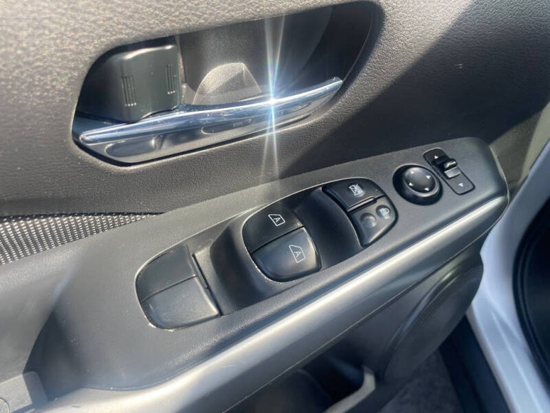 2019 Nissan Kicks S