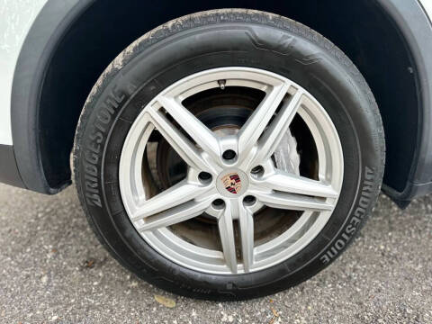 2014 Porsche Cayenne Platinum