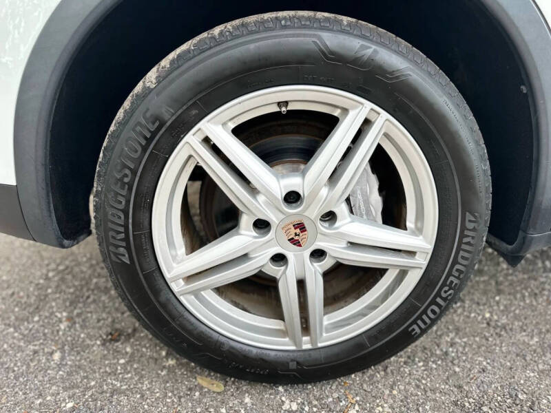 2014 Porsche Cayenne Platinum