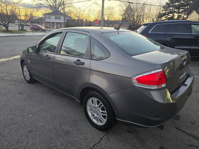 2010 Ford Focus for sale at QUEENSGATE AUTO SALES in York, PA