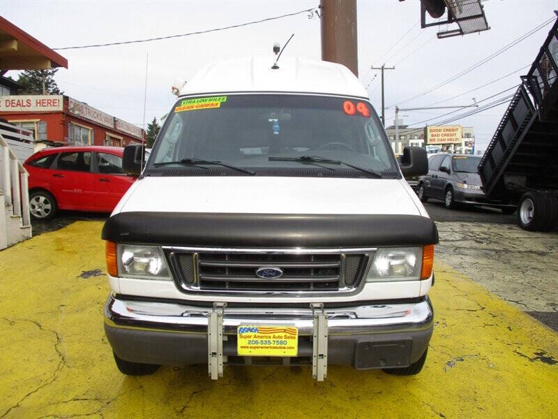 2004 Ford E-Series E-250 SD