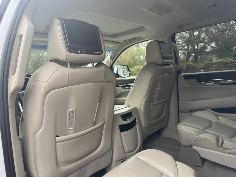 2016 Cadillac Escalade Luxury Collection