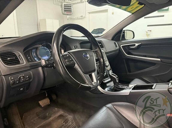 2016 Volvo V60 Cross Country T5 Platinum