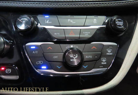 2024 Chrysler Pacifica Plug-In Hybrid S Appearance