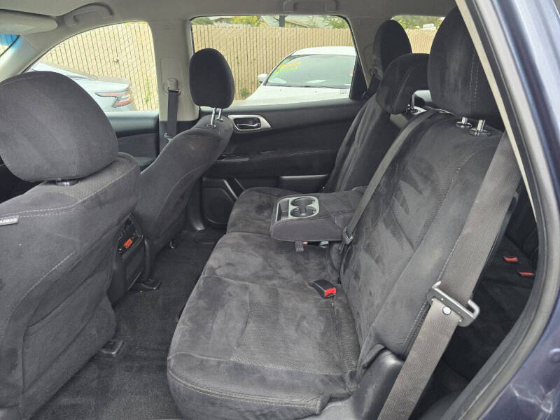 2016 Nissan Pathfinder SV