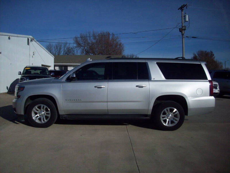 Used 2017 Chevrolet Suburban LT with VIN 1GNSKHKC8HR205640 for sale in Kansas City