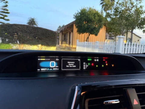 2016 Toyota Prius Three Touring