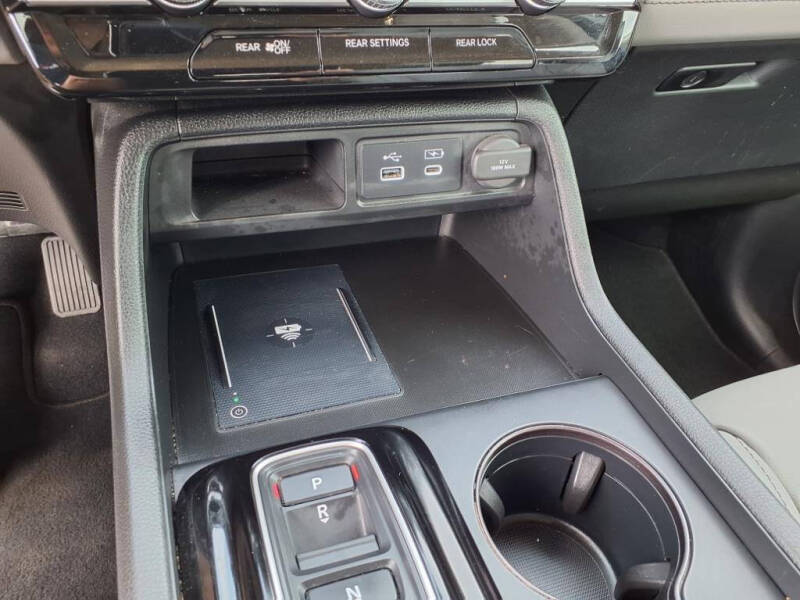 2023 Honda Pilot EX-L w/Rear Captain's Chairs