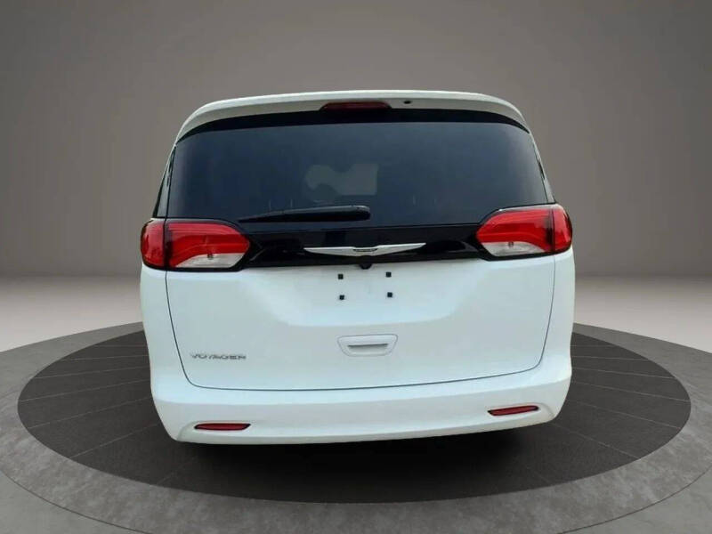 2023 Chrysler Voyager LX