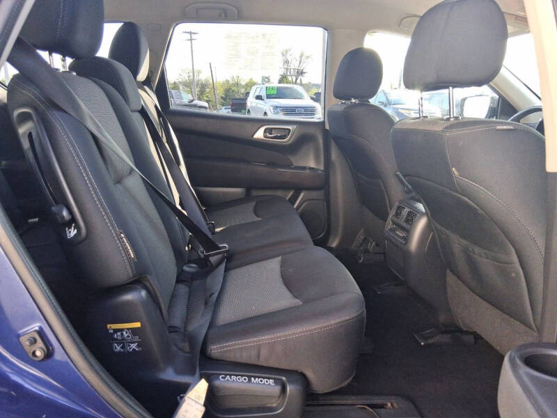 2017 Nissan Pathfinder SV