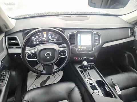 2022 Volvo XC90 T5 Momentum