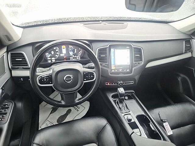 2022 Volvo XC90 T5 Momentum