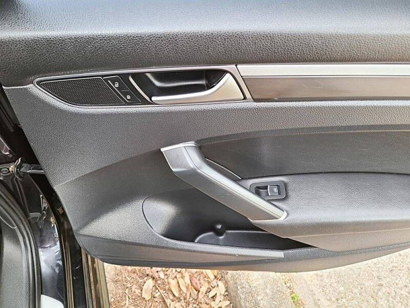 2017 Volkswagen Passat 1.8T R-Line