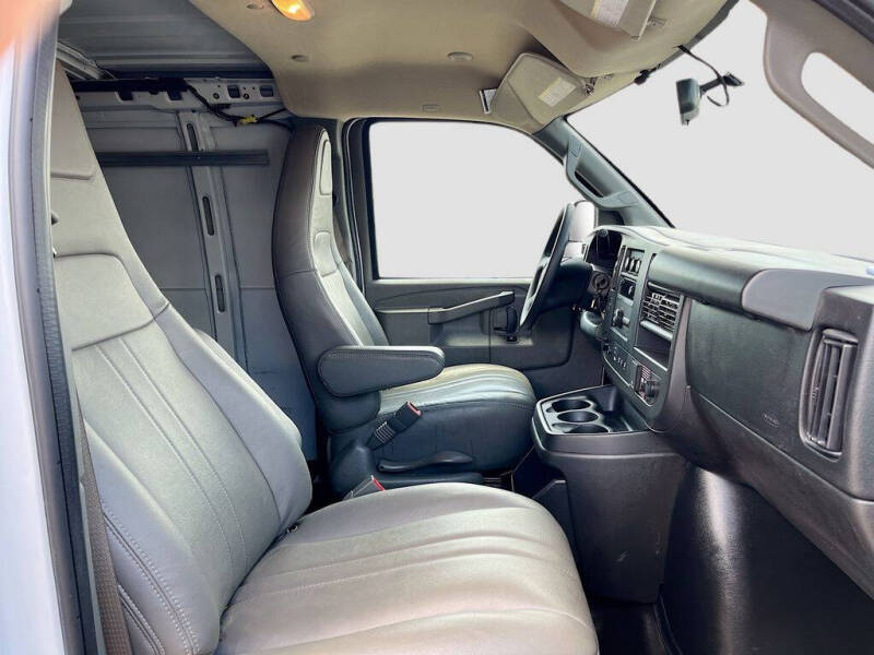 2025 Chevrolet Express 2500
