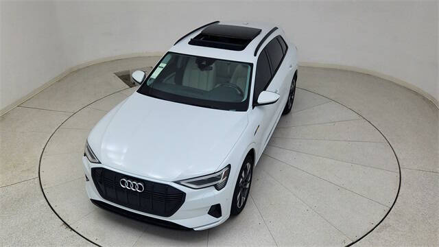 2022 Audi e-tron quattro Premium