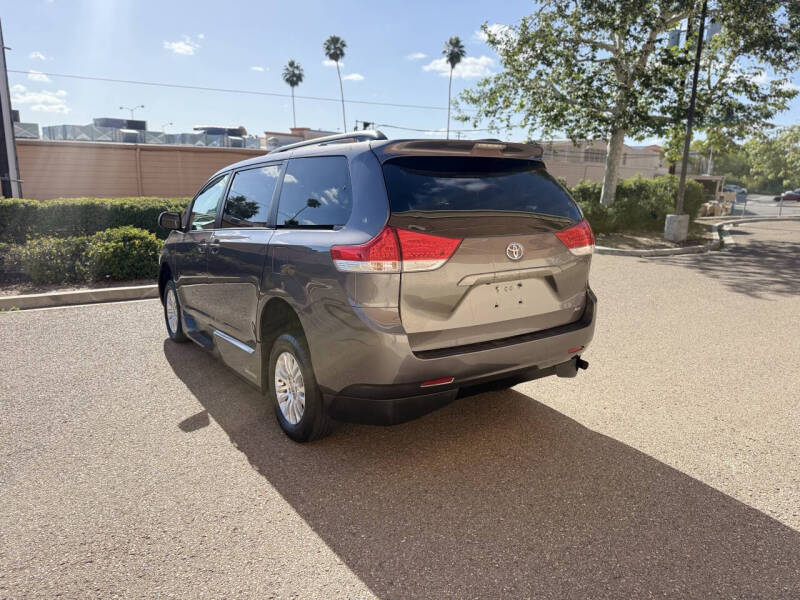 2013 Toyota Sienna XLE Mobility 7-Passenger