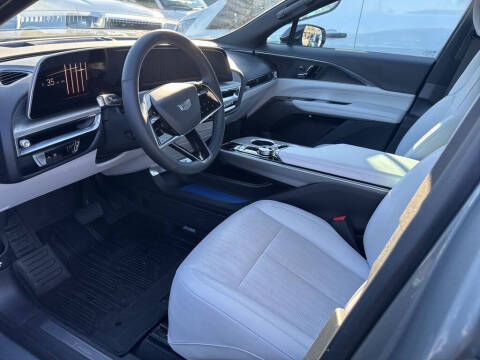 2024 Cadillac LYRIQ Luxury 1