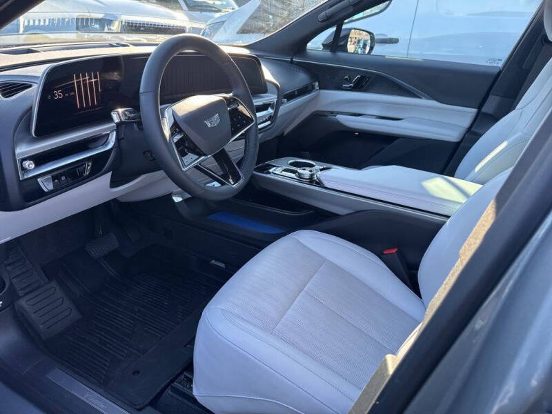 2024 Cadillac LYRIQ Luxury 1