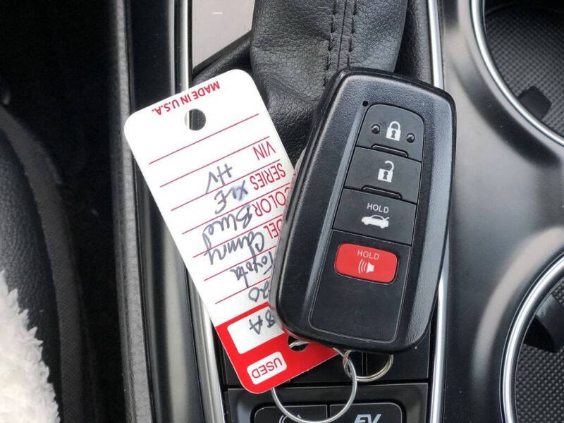 2020 Toyota Camry Hybrid XLE