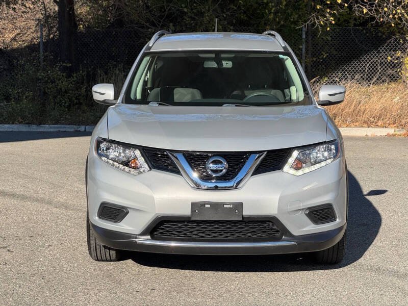 2016 Nissan Rogue SV photo 2