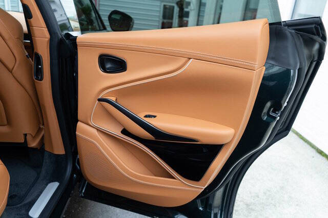 2026 Aston Martin DBX 39