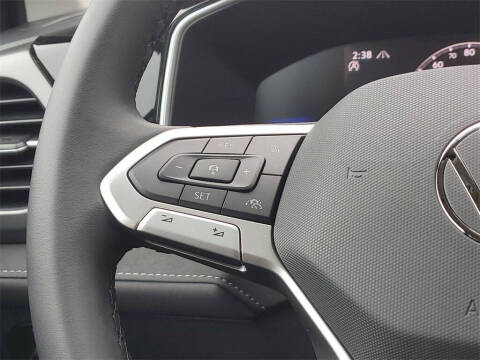 2025 Volkswagen Taos SE Black 4Motion