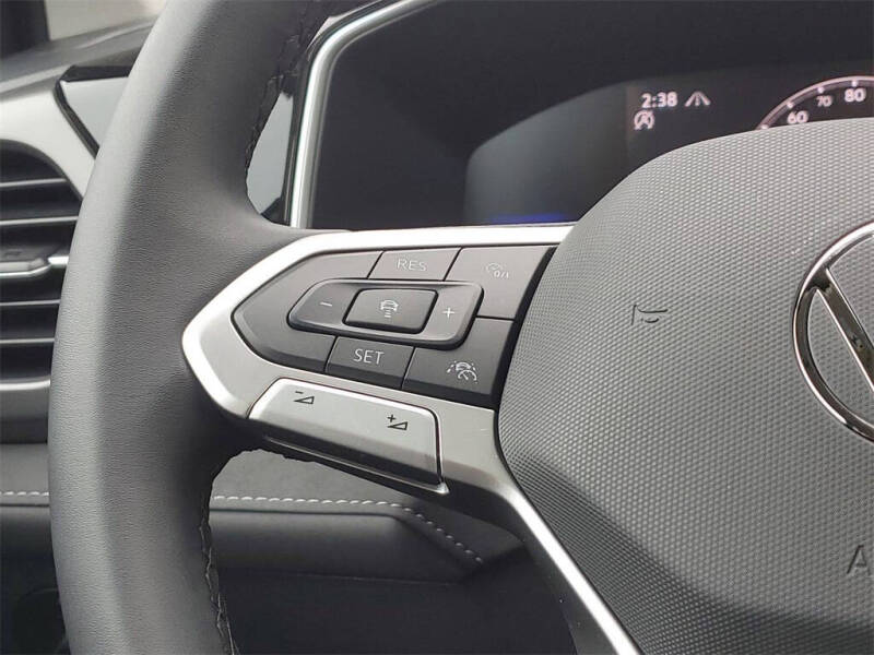 2025 Volkswagen Taos SE Black 4Motion